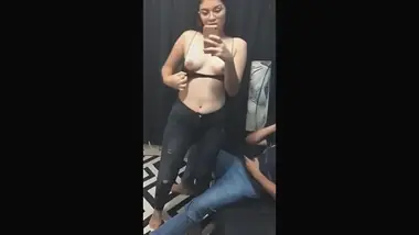 Gadis Cantik Ngentot Liar Sampai Becek Parah